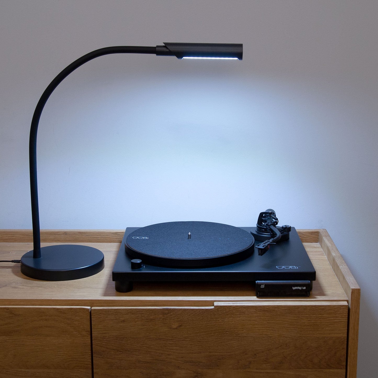 Reliable Corp.: UberLight Flex Turntable Lamp - Black / Tabletop Model