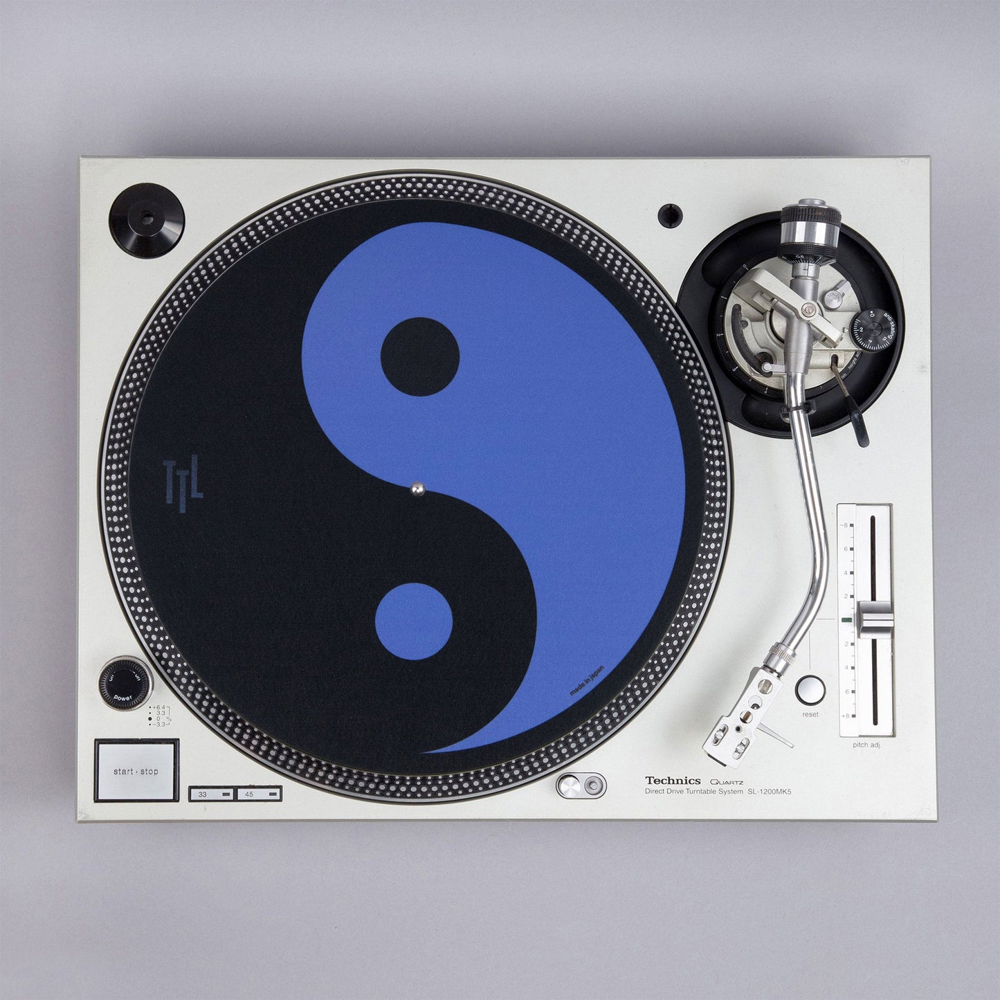 Turntable Lab: Dr. Suzuki Record Mat - Dark Mode